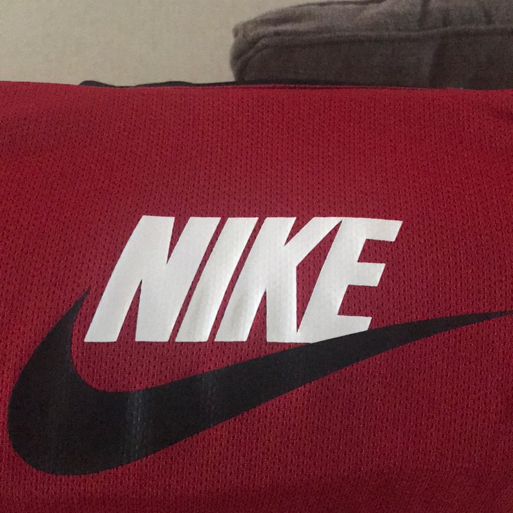 Nike top - Picture 2 of 3